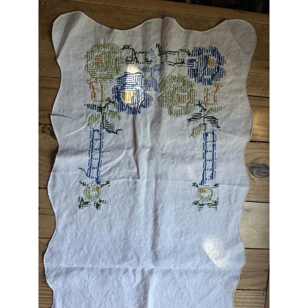 VINTAGE LINEN DRESSER DOILY TABLE RUNNER CROSS STITCH EMBROIDERY FLORAL